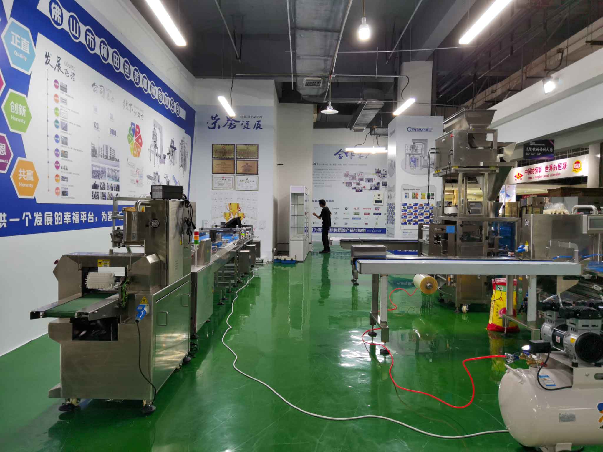 La sala de exposición de máquinas de embalaje de nuestra sucursal en Chengdu, China